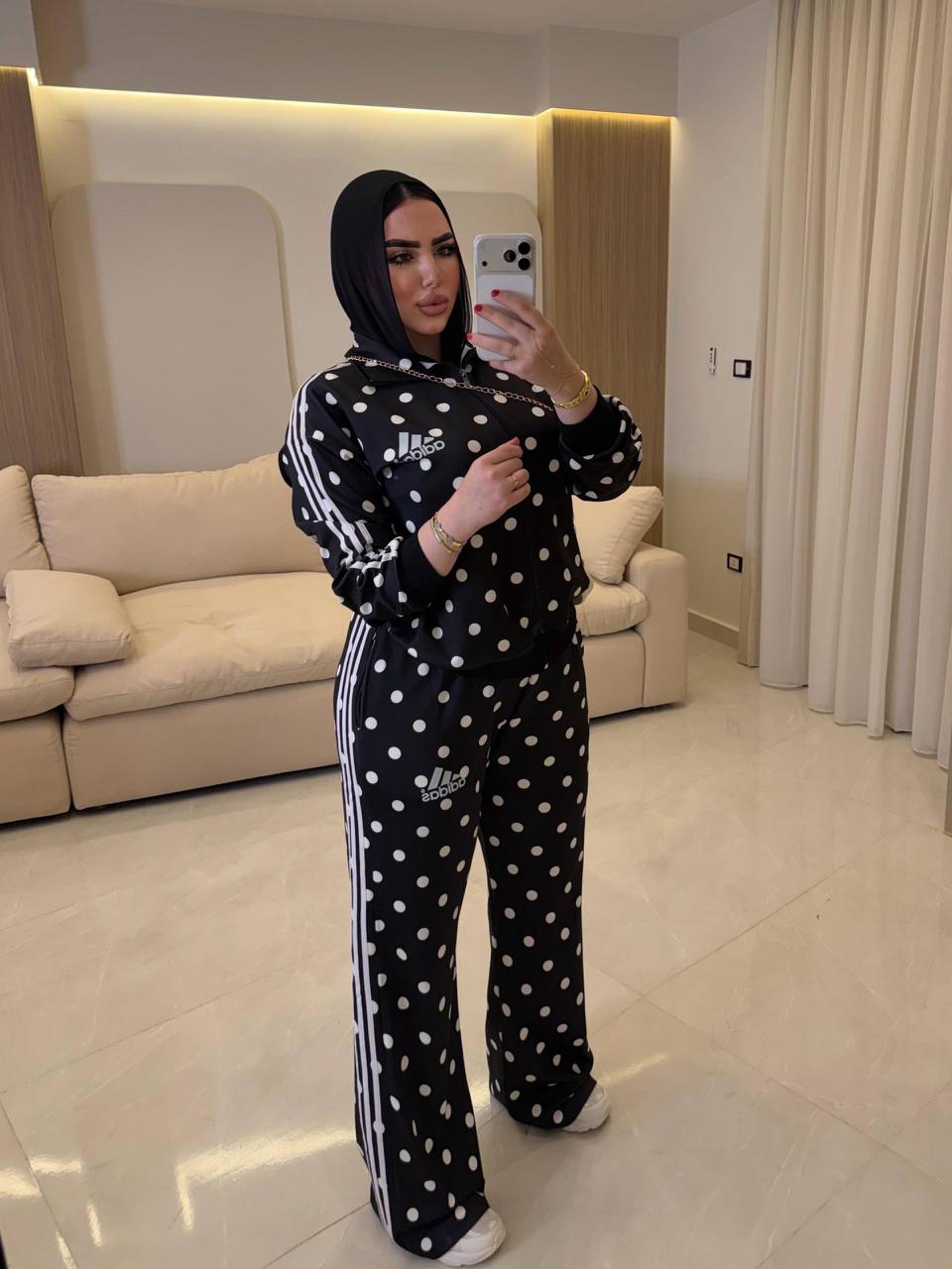 سوت منقط🤍🖤